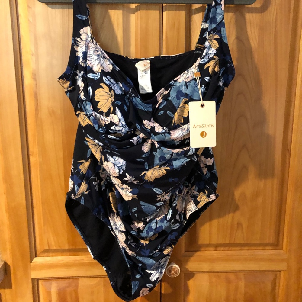 ArteSands One piece floral swimsuit sz 16